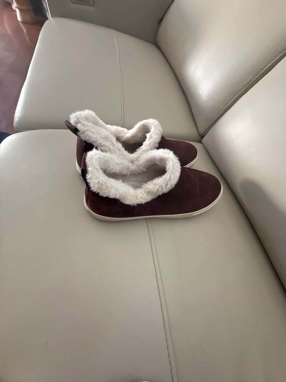 Timberland Womens Skyla Bay Slip On Shoe Size 9 Burgundy Suede Sherpa Lined Boot
